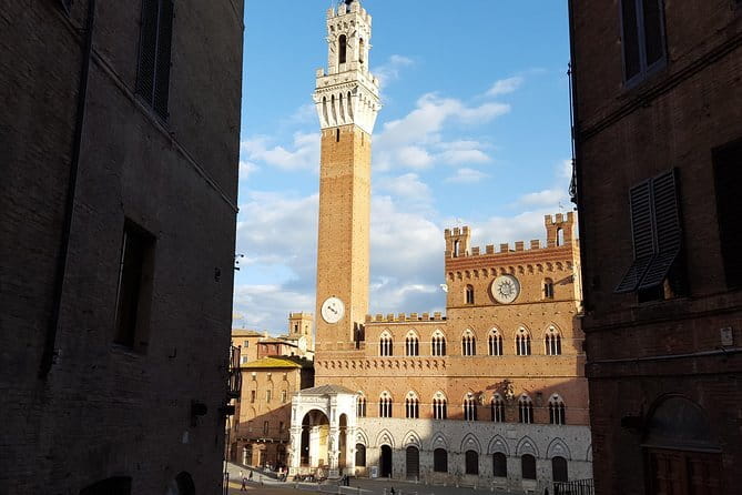 San Gimignano, Siena, Monteriggioni: Fully Escorted Tour, Lunch & Wine Tasting - San Gimignano and its famous medieval towers