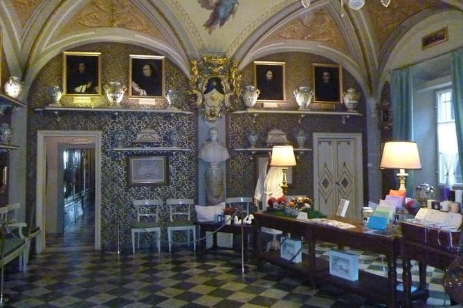 Santa Maria Novella: the Church, the Pharmacy, the Museum - The old pharmacy and its handmade products