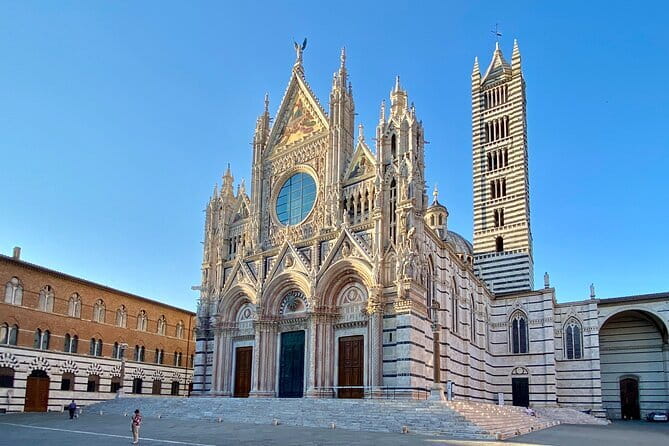Siena - San Gimignano Private Tour - The private car changes the value calculation