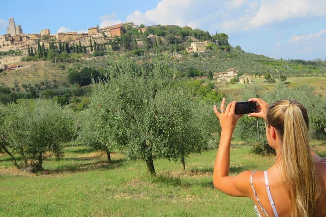 Siena, San Gimignano, Tuscany, Lunch & Wine Tasting - Small Group - Monteriggioni, a fortress with a film-set past