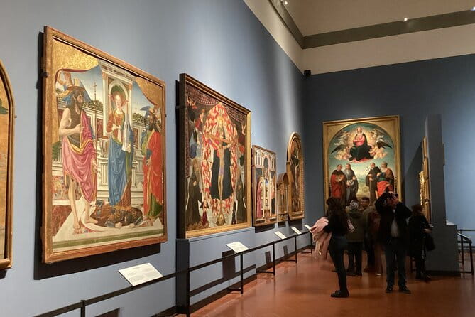 Skip the Line: Accademia Gallery Priority Entry Ticket with eBook - Entering the Accademia with a timed ticket