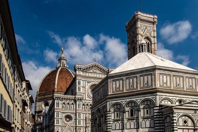 Skip-the-Line Florence Highlights and David Walking Tour - Piazza della Repubblica and Palazzo Strozzi