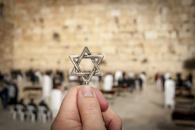 Skip-the-line Great Synagogue and Jewish Museum Private Tour - What the private guide adds