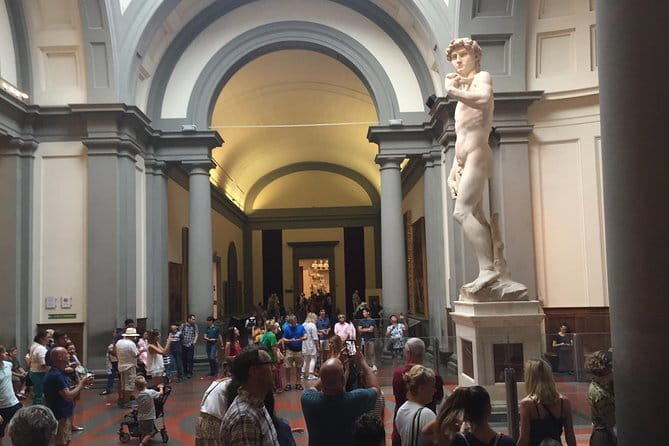 Skip-the-Line Guided Tour of Michelangelo’s David in Florence - Seeing David with a guide