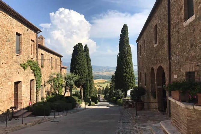 Small group Chianti-side wine tour with Mercedes V class Van - Castello di Gabbiano adds the grand setting