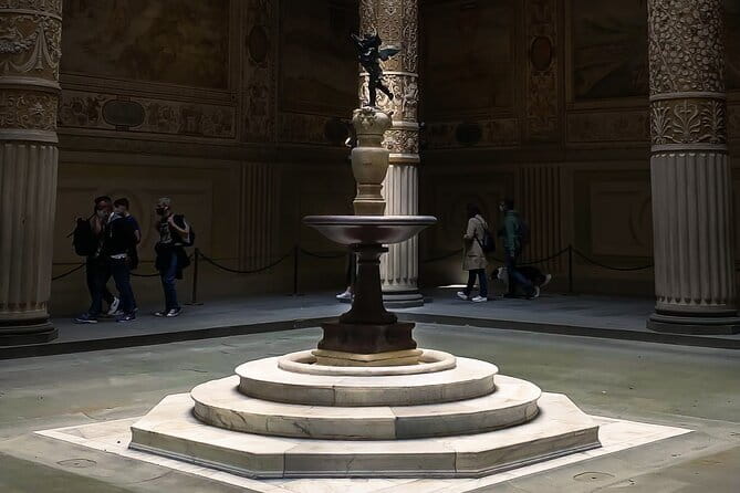 Small-Group Palazzo Vecchio Secret Passages Tour with Lunch Or "Gelato" - The 11:30 start and the most important meeting-point warning