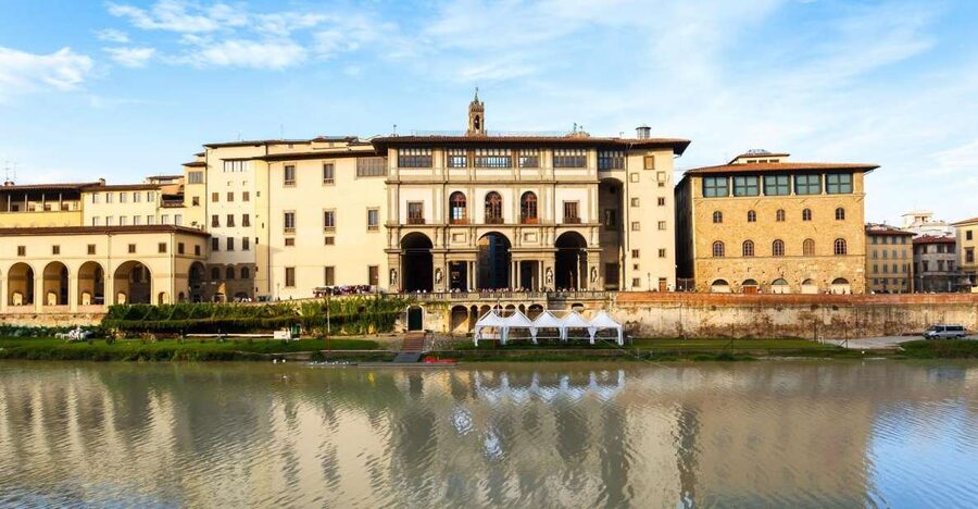 Small-Group: Uffizi & walking tour of Florence skip the line - Entering the Uffizi without the regular ticket queue