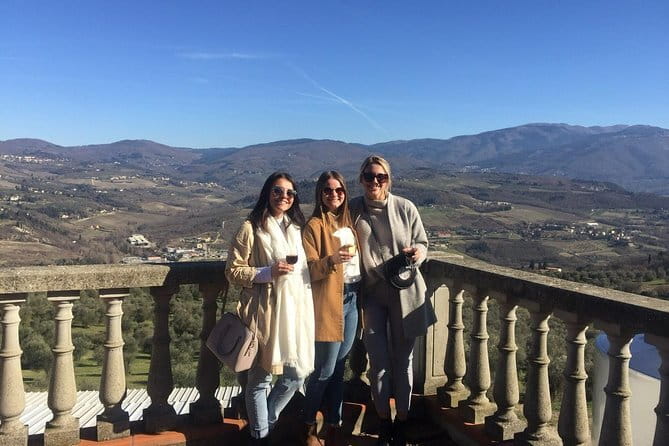 Small Group Wine Tasting in Tuscany with Vineyard Visit - Seeing the grapes before tasting the wine