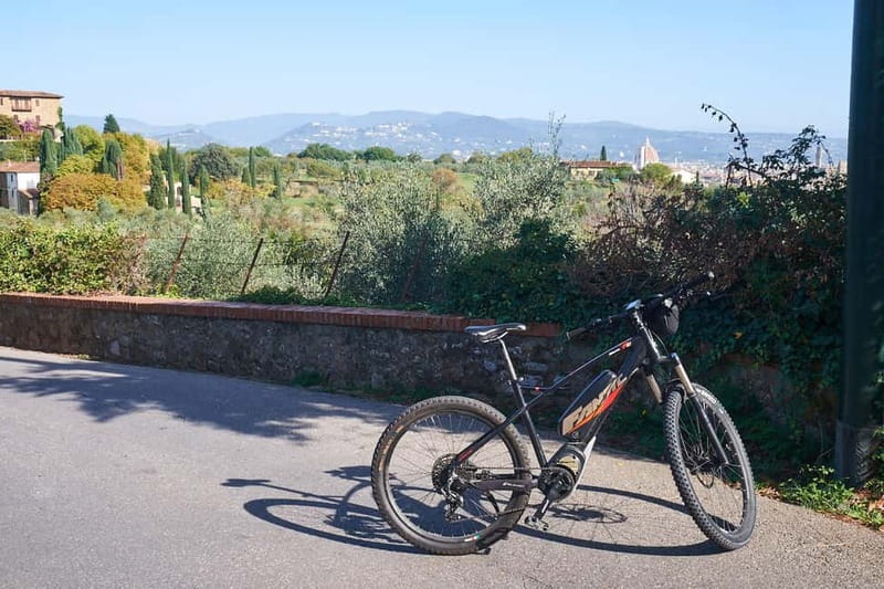 Sunset E-bike Tour of Tuscan & Florentine Hills with tasting - From Palazzo Pitti into Oltrarno