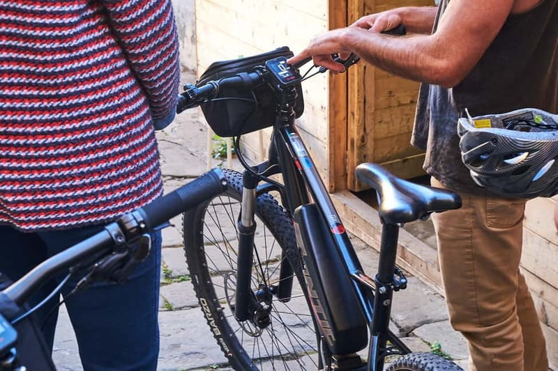 Sunset E-bike Tour of Tuscan & Florentine Hills with tasting - The downhill return through Porta Romana