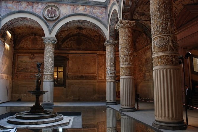 The Best of Florence Walking Tour in a Small Group - San Lorenzo and the Medici family’s public face