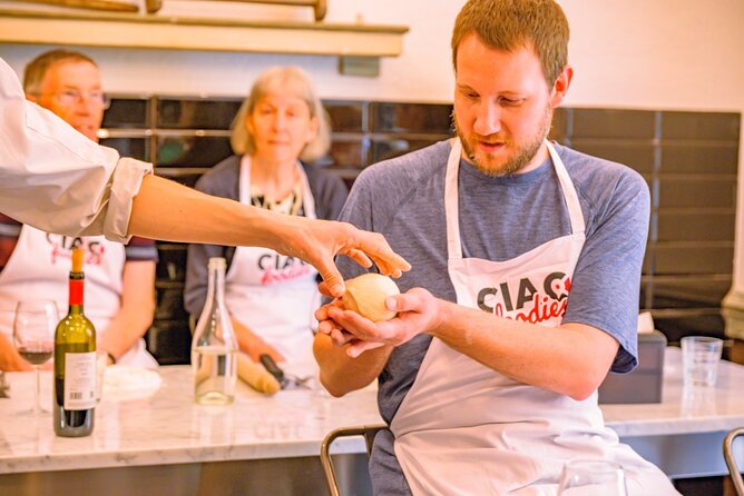 The Italian Way: Pizza and Gelato Class with Unlimited Wine - What to bring and how to plan the evening