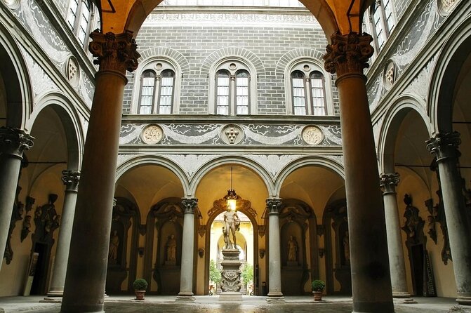 The Medici family and the Renaissance with a local art historian - Understanding the Duomo in 20 minutes