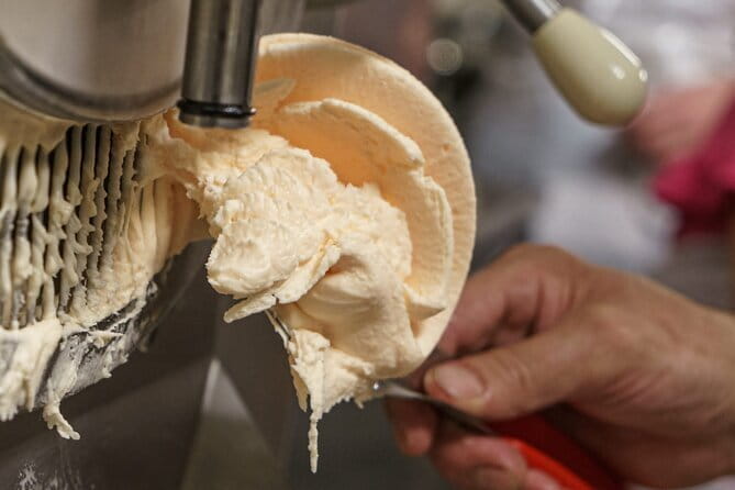 The Real Italian Artisan Gelato - Making gelato at In Tavola in Florence