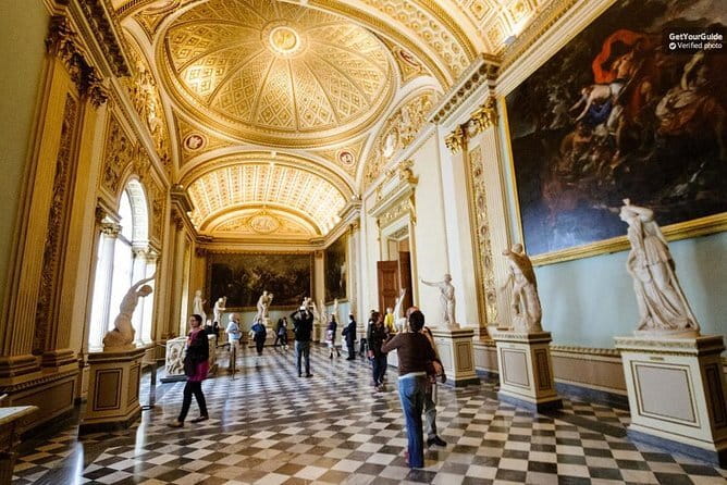 The Uffizi discovery tour with your private guide in Florence - Michelangelo’s Tondo Doni