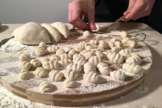 Tuscan Cooking Class in an Art Gallery in Florence - Arriving on Via Maggio at 11:30 am