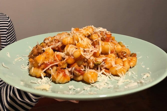 Tuscan Cooking Class in an Art Gallery in Florence - Fresh pasta with Tuscan-style ragù