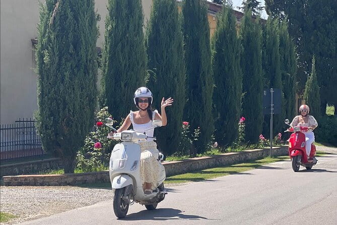 Tuscany Sunset Vespa tour with Dinner at a Chianti Winery - San Gimignano, towers and one hour to wander