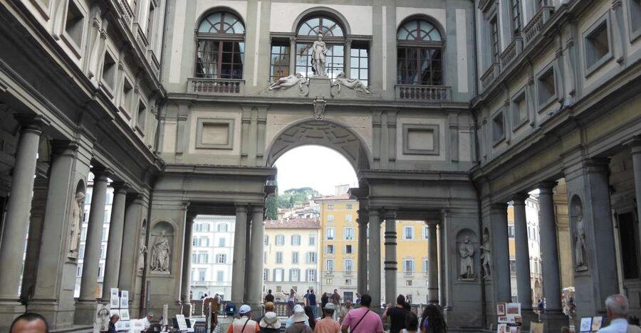 Uffizi and Accademia: Independent Visit with Audio Guide - Starting at the Accademia and meeting the staff