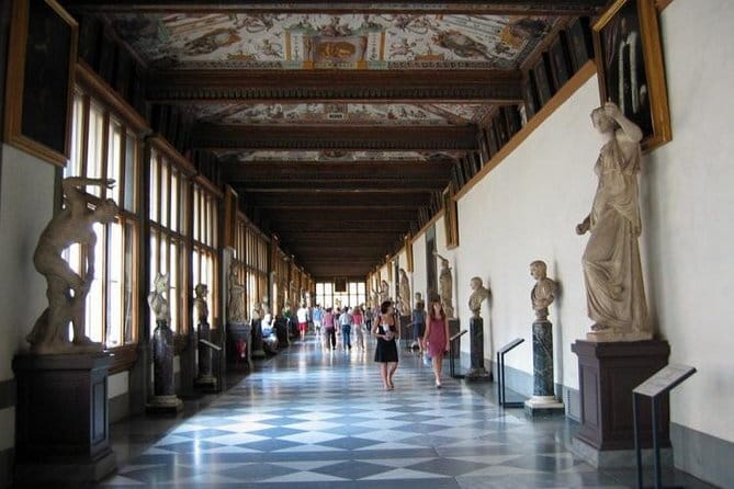 Uffizi Exclusive Semi-Private Tour, Top-Rated Guide, Max 6 Pax - Entering the Uffizi with a timed ticket