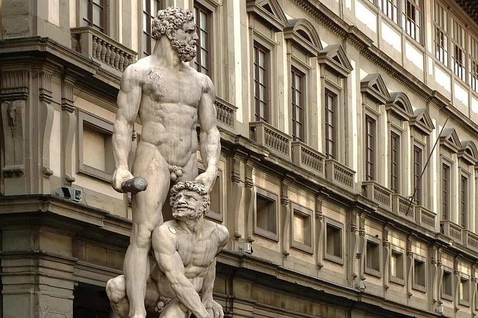 Uffizi Gallery Guided Tour: Masterpieces of the Renaissance - Meeting beneath Leonardo’s statue