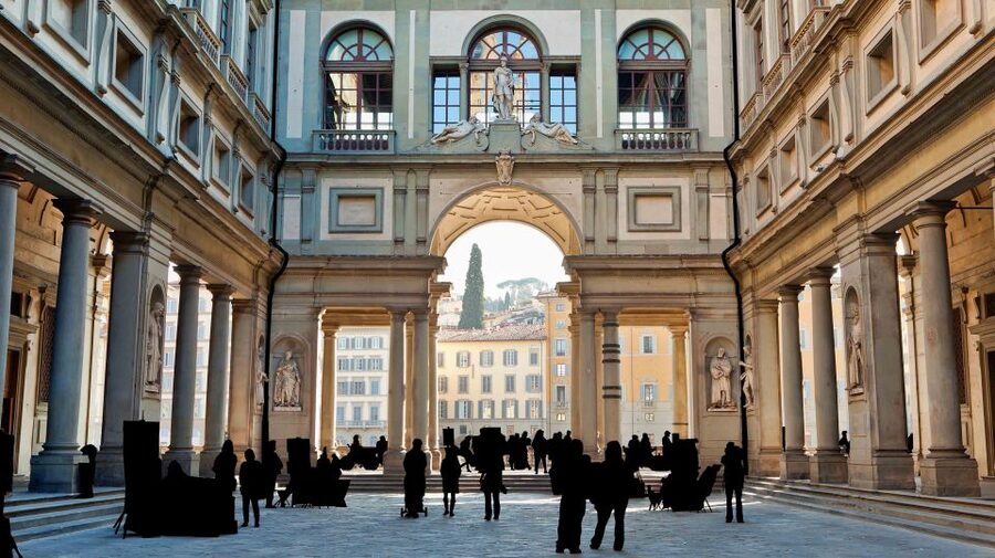 Uffizi Gallery & Hop-on Hop-off Bus Tour - Wheelchair access and language details