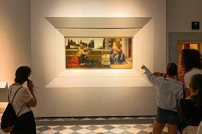 Uffizi Gallery Italian guided Tour semi private - Entering the Uffizi with skip-the-line tickets