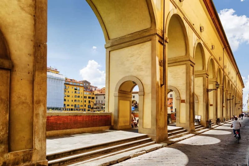 Uffizi Gallery & optional Vasari Corridor Guided Tour - Meeting your guide at Ciaoflorence