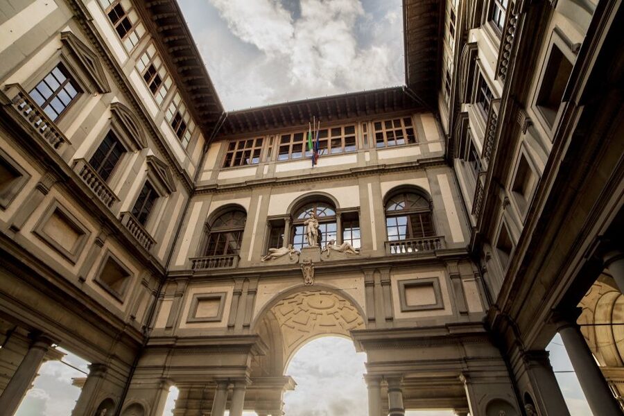Uffizi Gallery: Small Group Guided Tour with Skip-the-Line - Meeting Galileo before entering the Uffizi