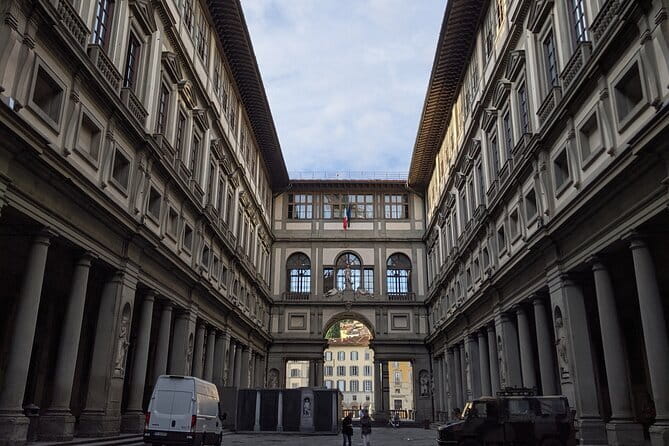Uffizi Gallery Timed Entry Admission Tickets - Getting to the meeting point in Piazzale degli Uffizi