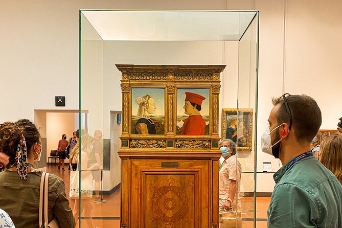 UFFIZI Private Tour in Florence Italy - How Irina teaches the history of Florence