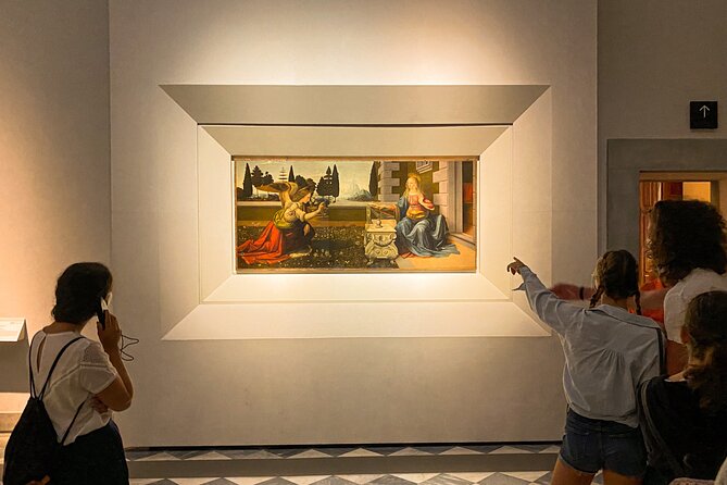 UFFIZI Private Tour in Florence Italy - Headsets, crowds, and the reality of a busy museum