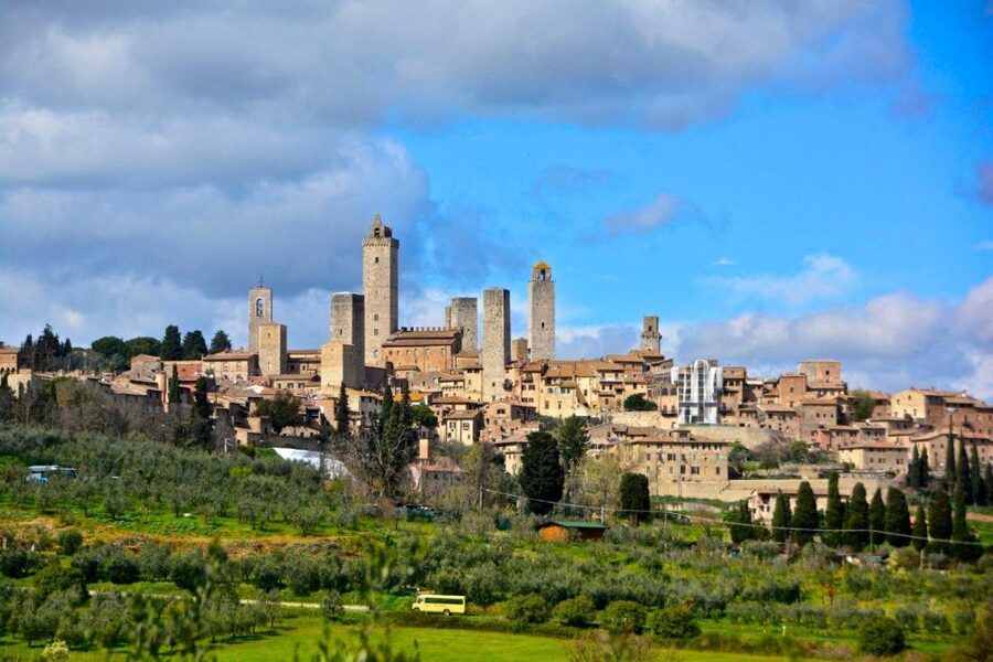 Visit Siena and San Gimignano with lunch at a family farm - Siena and Piazza del Campo in 90 minutes