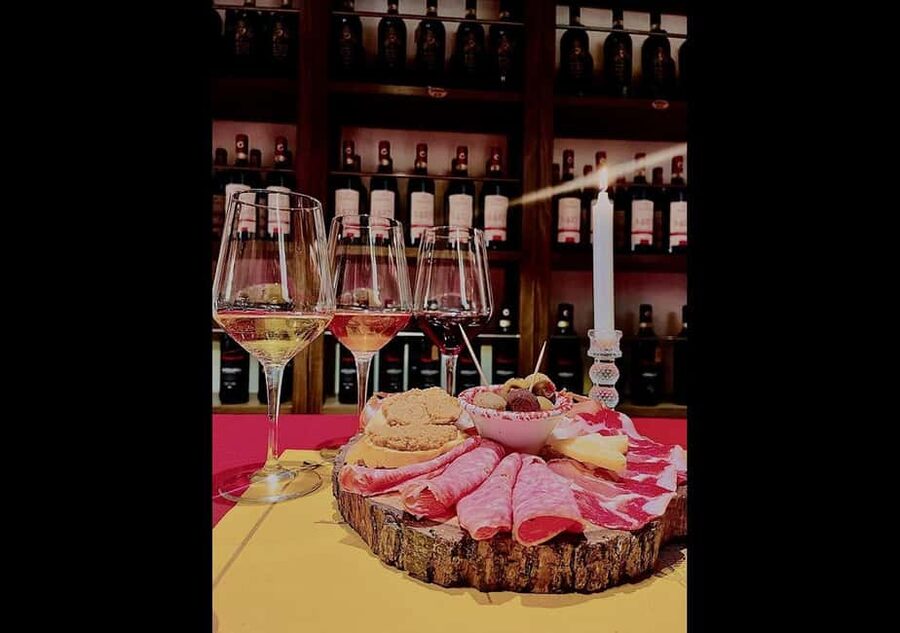 Wine Tasting Experience with Seven Types of Tuscan Wine - Chianti Classico shows Tuscany’s classic side